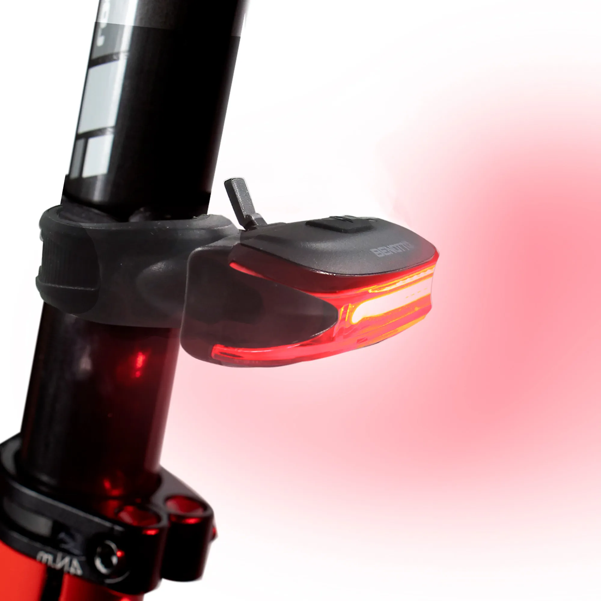 luz-trasera-para-bicicleta-21-lumenes-recargable-3-funciones-jy-6018f-benotto-2