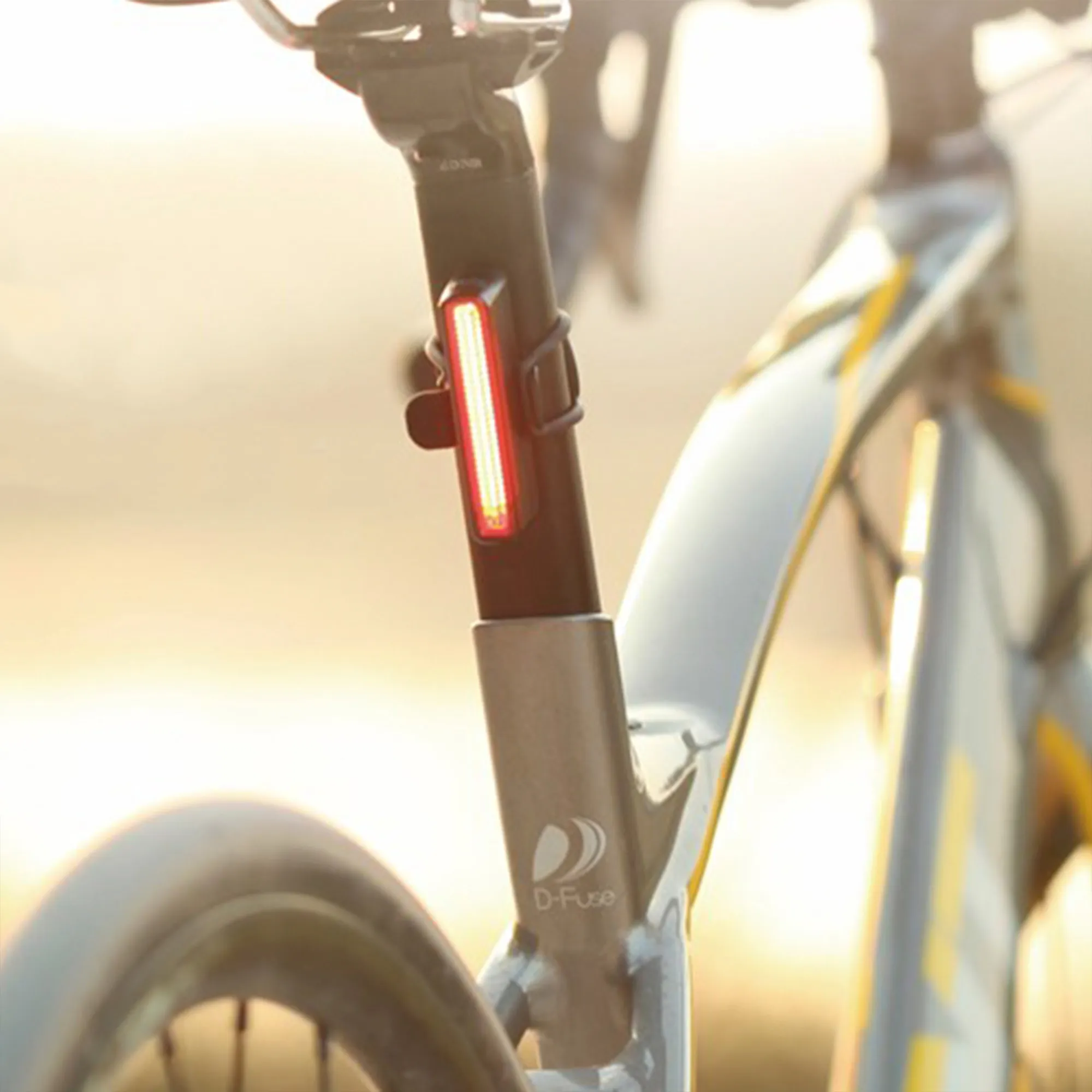 lampara-trasera-para-bicicleta-de-30-lumens-recargable-usb-magic-shine-8
