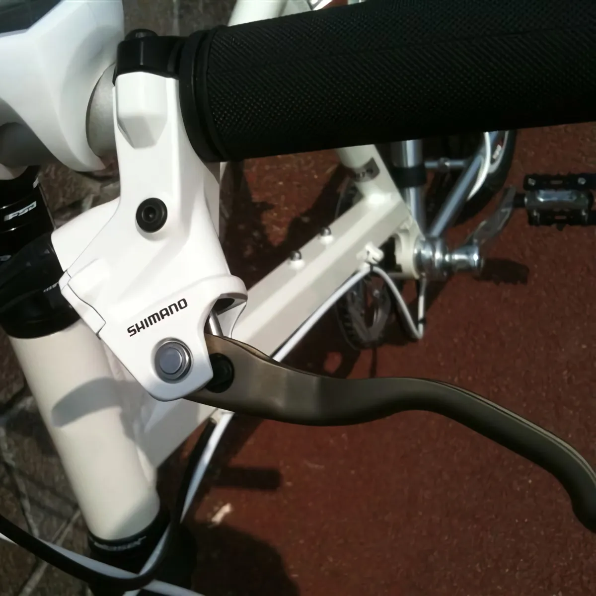 freno-de-disco-hidraulico-para-bicicleta-br-m575w-delantero-con-poste-shimano-2