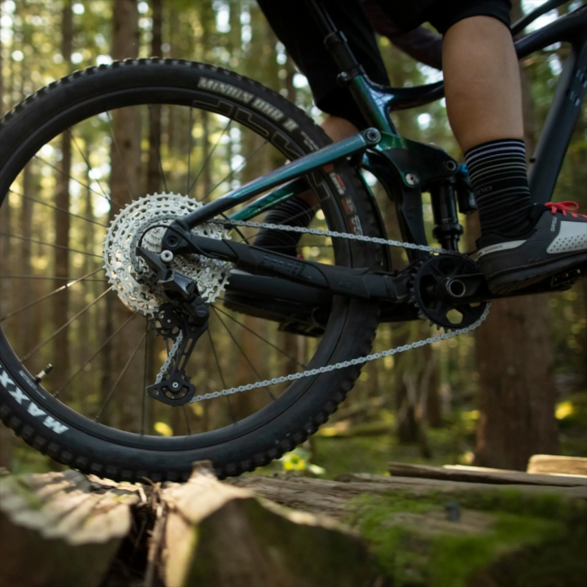 cadena-para-bicicleta-deore-12v-126l-cn-m6100-con-quick-link-shimano-2