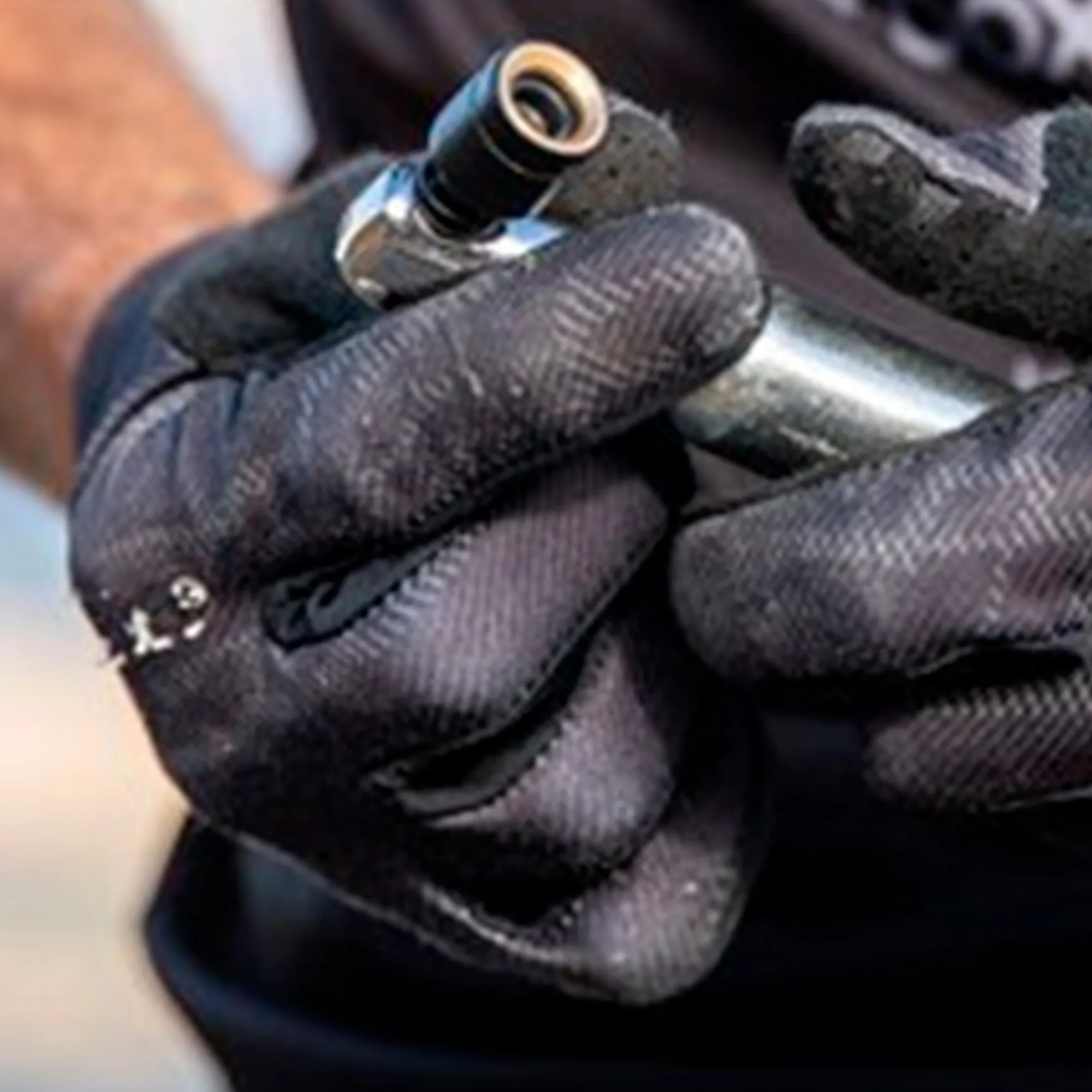 regulador-para-cartucho-de-co2-ez-big-shot-negro-12-16-25g-con-rosca-cartucho-16g-4051-zefal-3