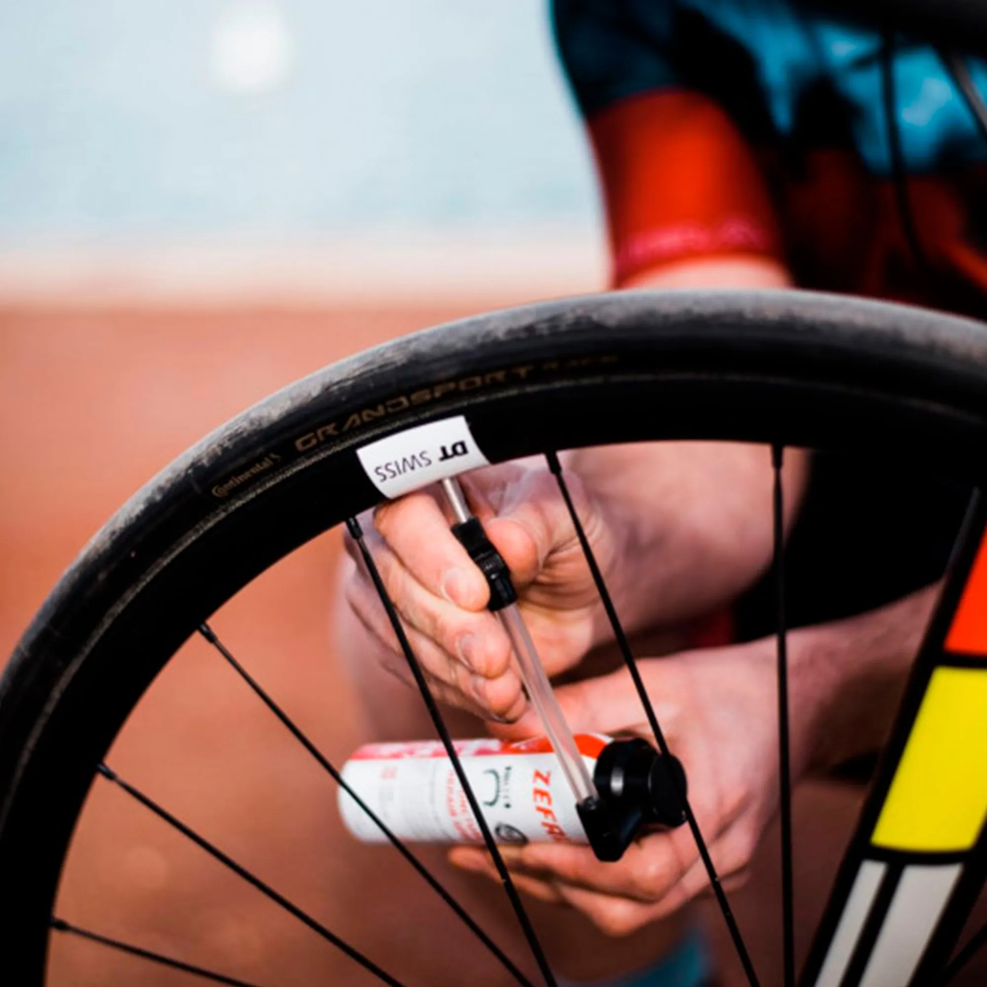 sellador-e-inflador-de-neumaticos-uso-unico-75ml-2bar-1127-zefal-2