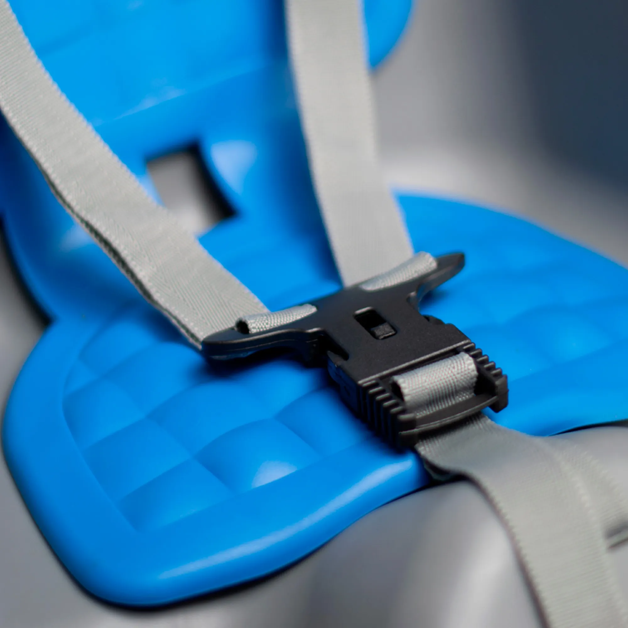 porta-bebe-trasero-gris-con-azul-peso-maximo-de-carga-22kg-310x250x760-gh-511-5