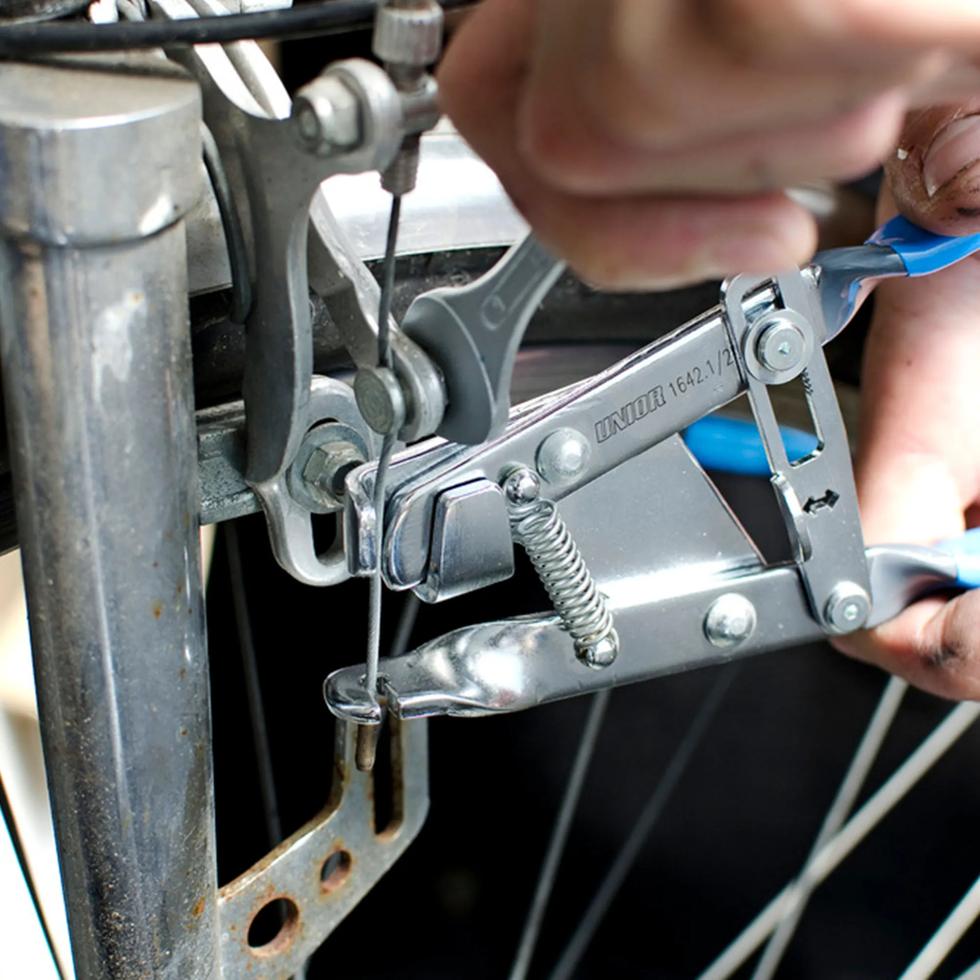 pinzas-para-ajustar-cable-de-freno-unior-1