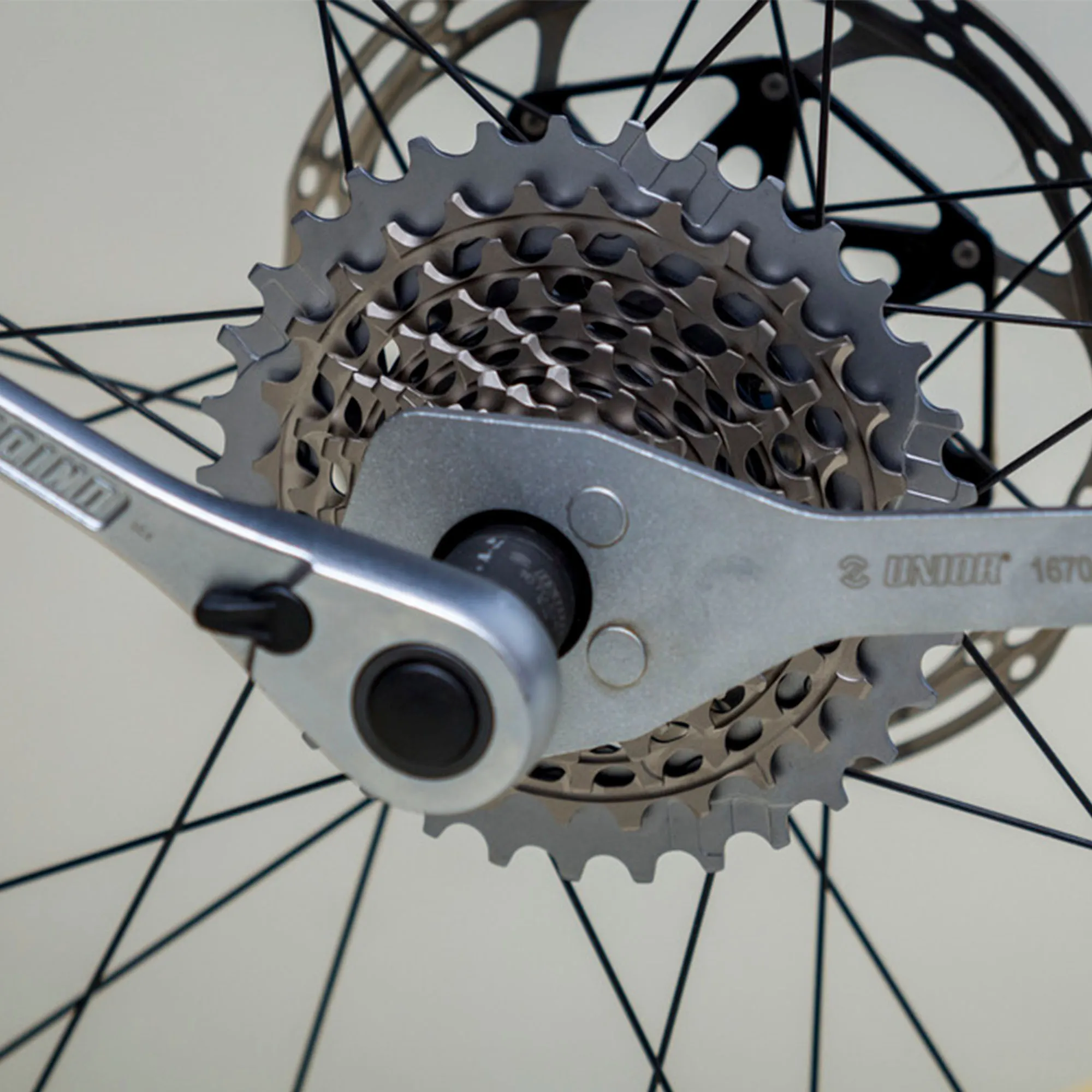 extractor-de-pasos-para-rueda-libre-de-11-12-pasos-unior-1