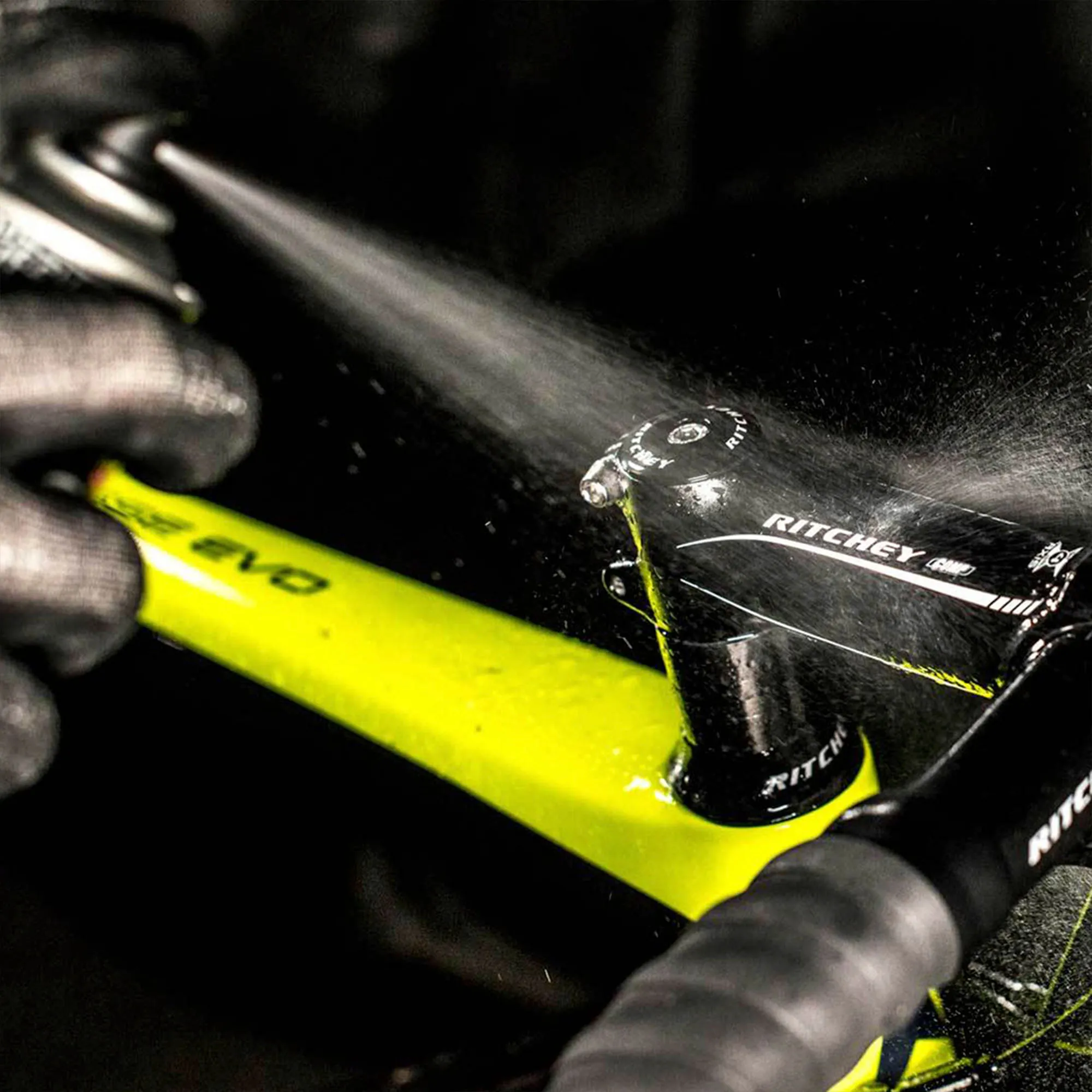 spray-multiusos-biodegradable-para-bicicleta-de-400-ml-muc-off-6