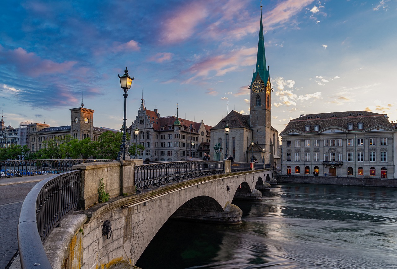 1-Day Zurich Adventure with Lindt and Rhine Falls