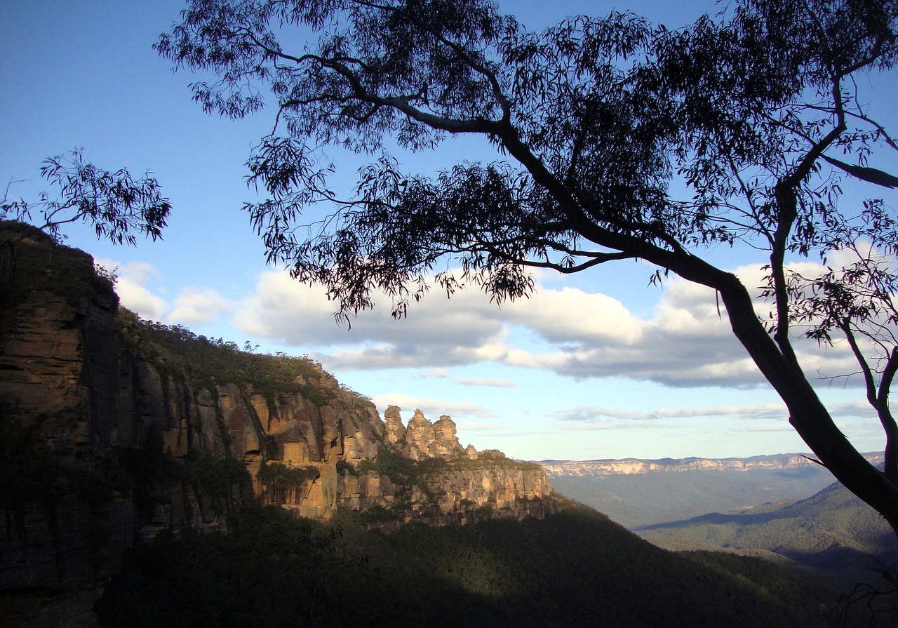 Exploring Three Sisters and Elephant Rock 4 days