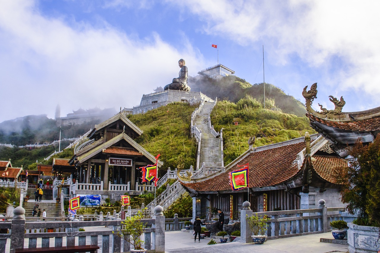 Fansipan and Bac Ha Market Adventure 2 days