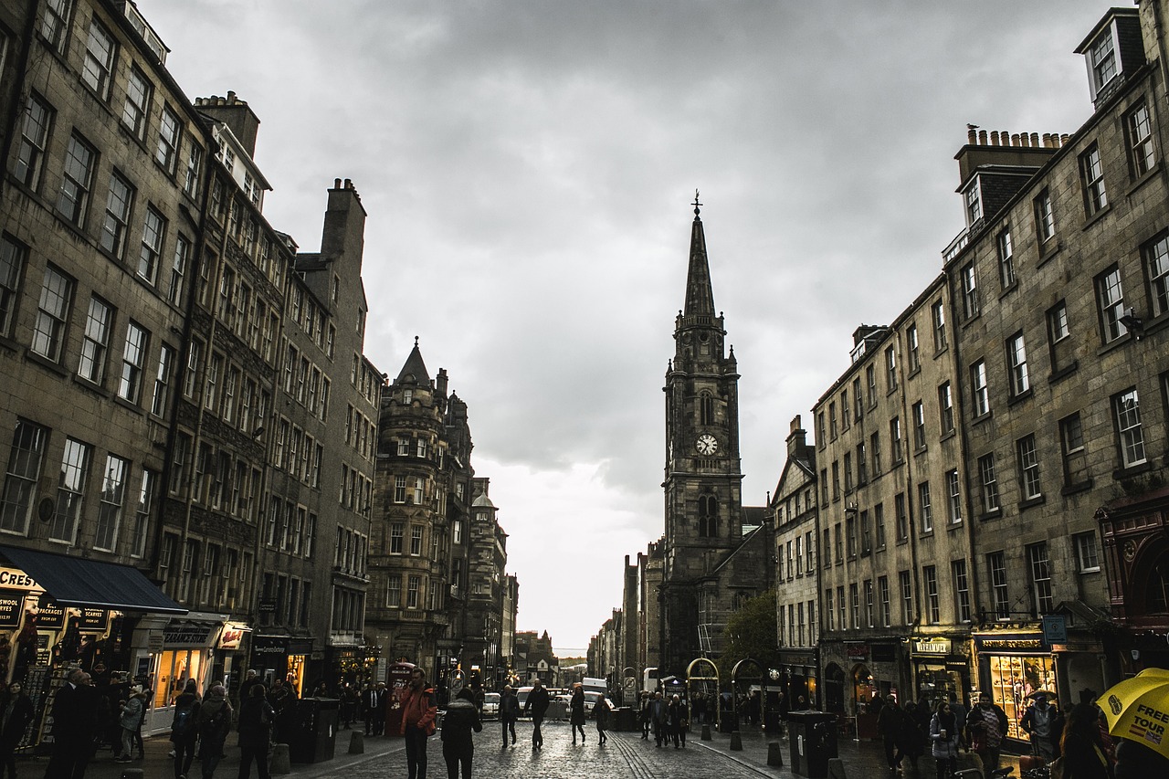 Edinburgh's Royal Mile and Haunted Evening Experience