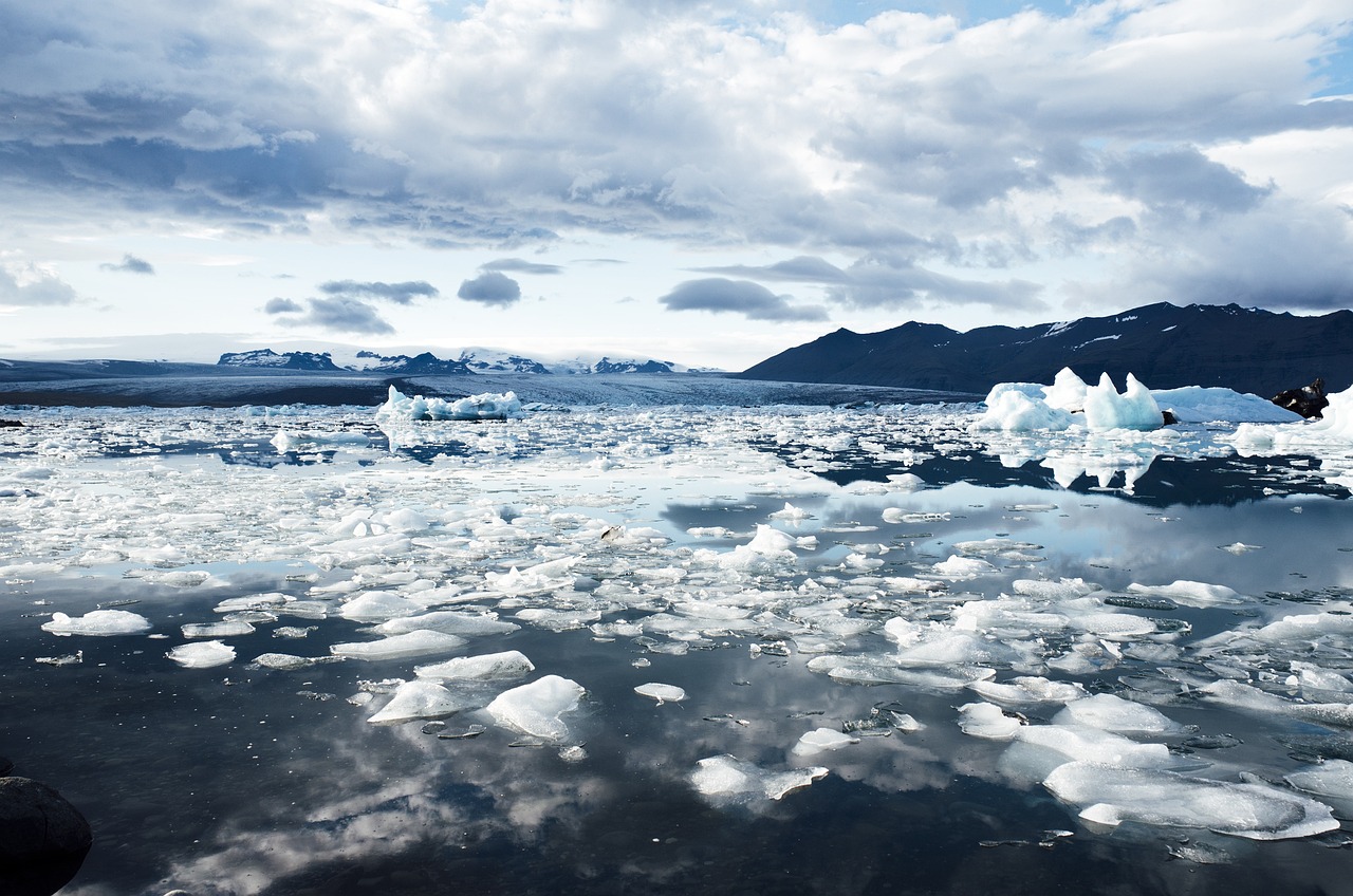 Exploring the Stunning Vatnajökull Glacier in Jökulsárlón, Iceland