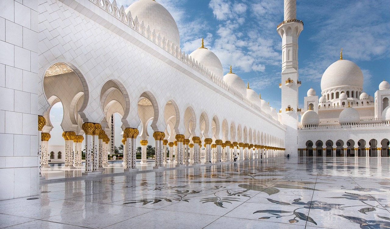 2-day trip to Abu Dhabi: Grand Mosque, Desert Safari, and Cultural Delights