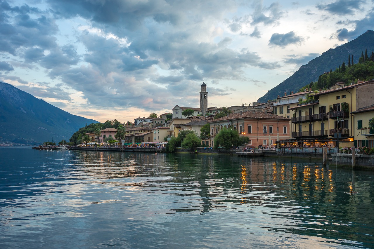 Scenic Lakeside Getaway in Garda, Italy