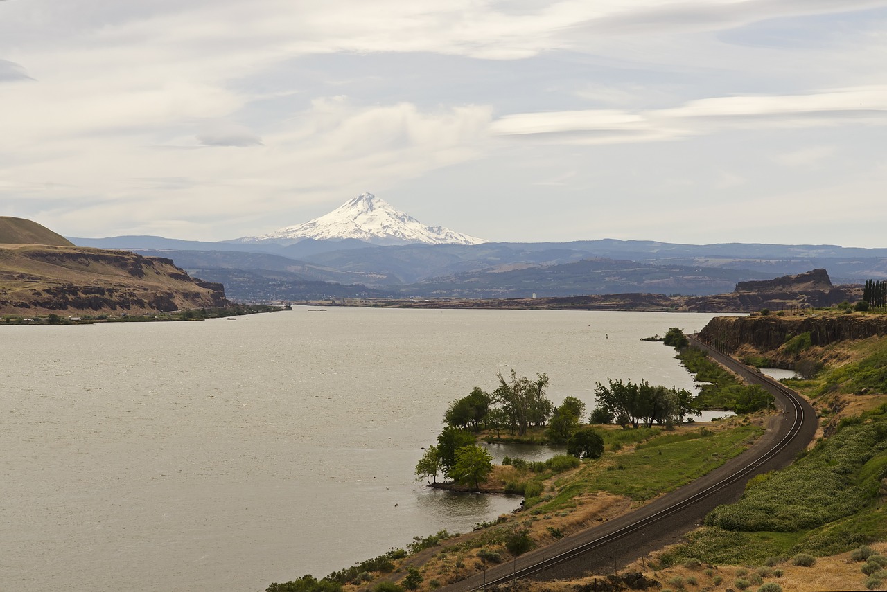 Culinary Delights and Scenic Views in Hood River, Oregon