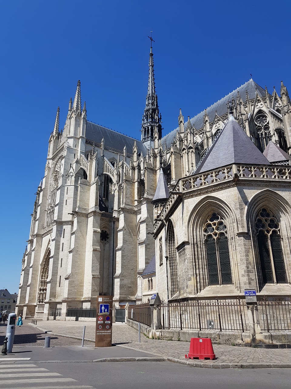 Historical Journey Through Amiens and Surroundings