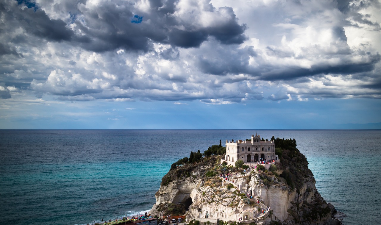 Culinary Delights and Coastal Wonders in Tropea and Surroundings