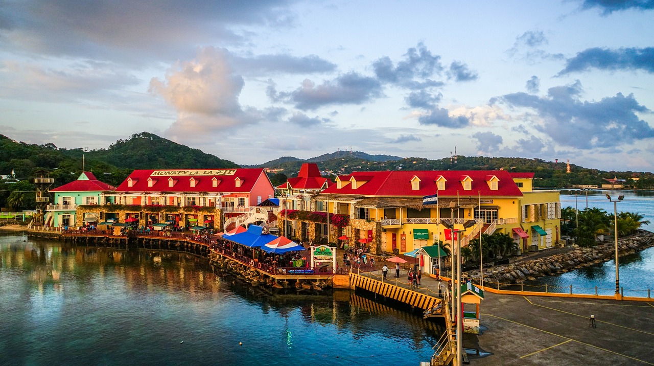 Aventura y Relajación en Roatán: 5 Días de Playas, Snorkel y Vida Silvestre