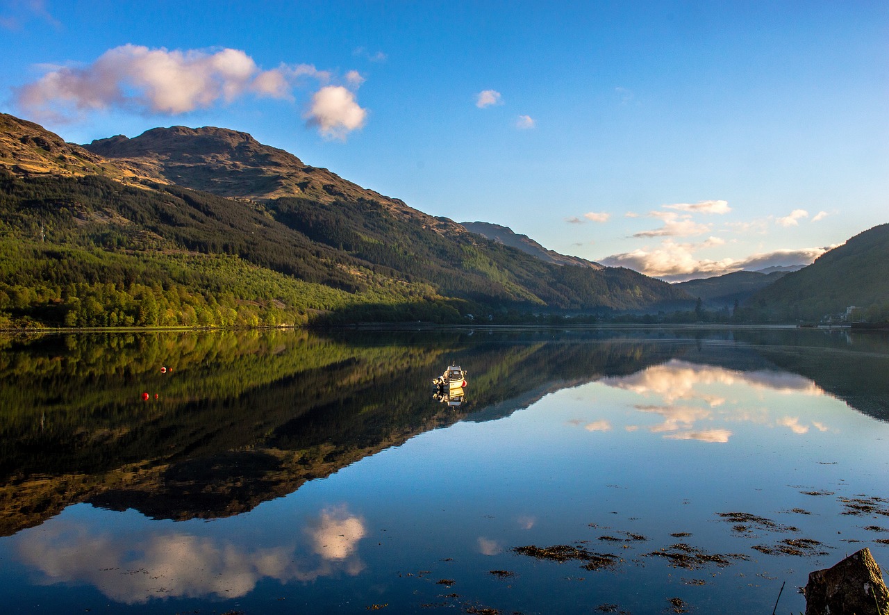 Loch Lomond 3-Day Adventure with Whisky, Cruises, and Local Cuisine