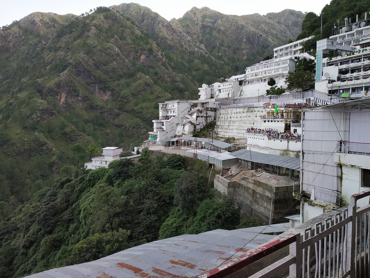 Spiritual Journey and Royal Palaces: 4-Day Vaishno Devi and Nearby Cities Trip