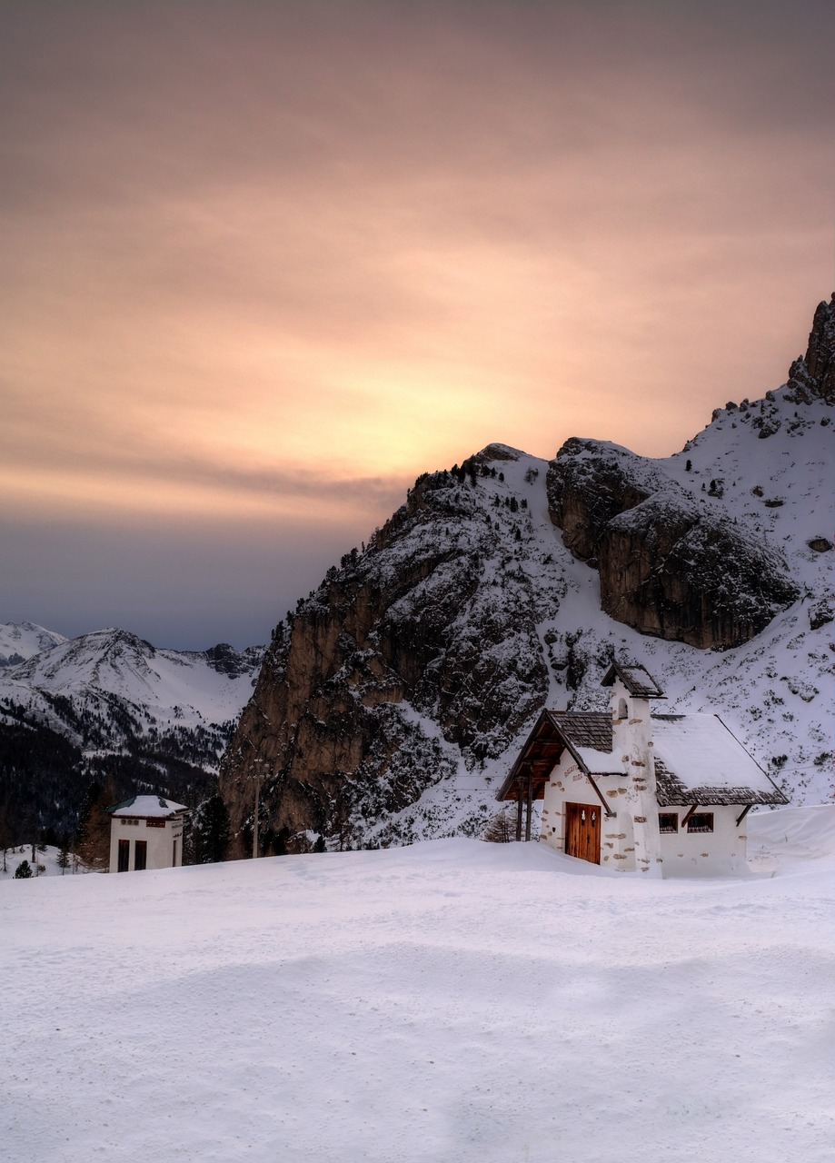 Winter Wonderland in the Dolomites: 5-Day Adventure