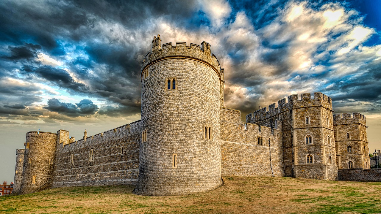 Royal Retreats and Culinary Delights: 5-Day Windsor and London Excursion