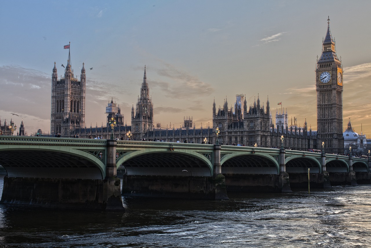 1-Day London Fish and Chips Delight with Iconic Landmarks and a 40th Floor Dinner