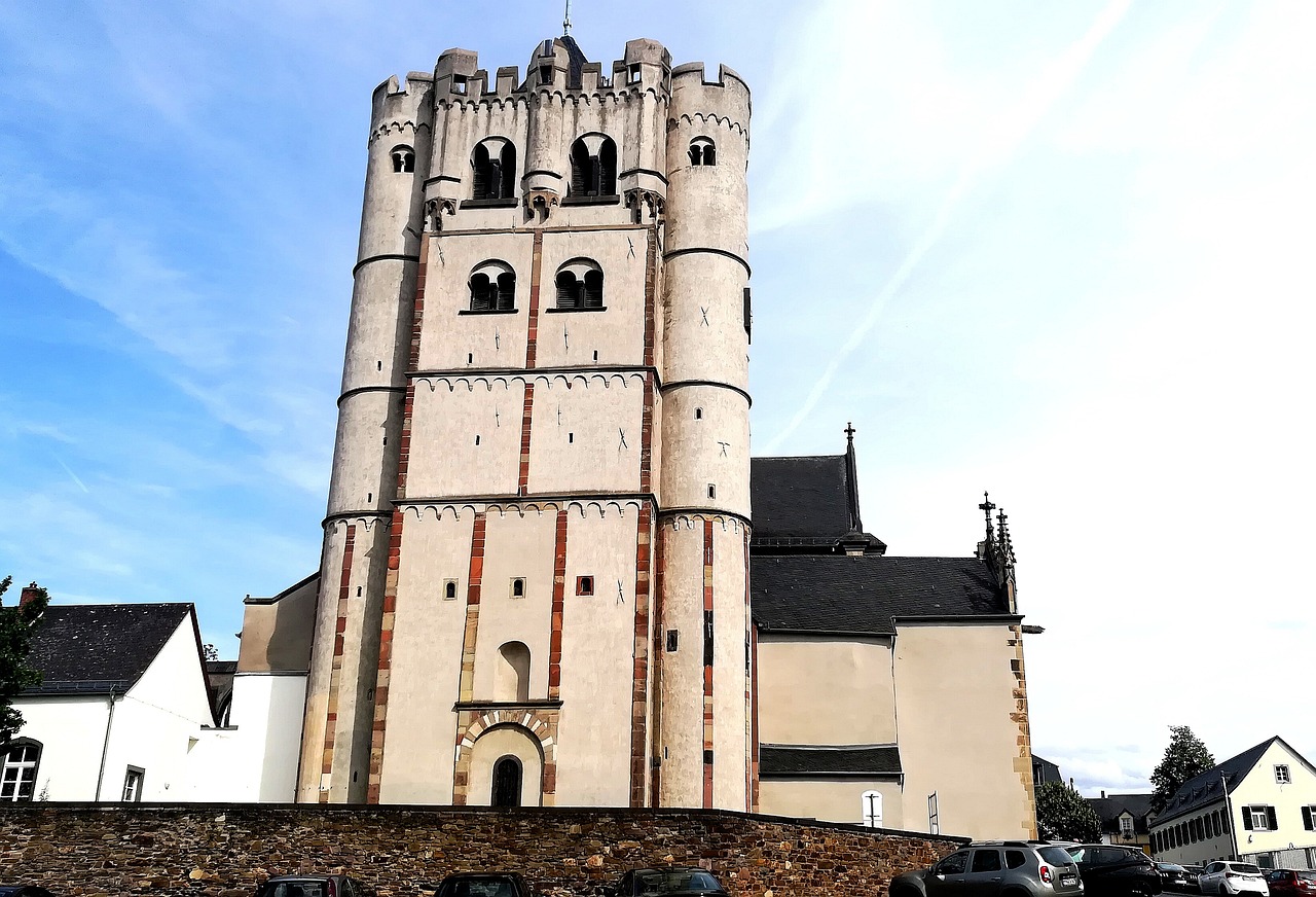 Historical Excursions and Culinary Delights in Münstermaifeld, Germany
