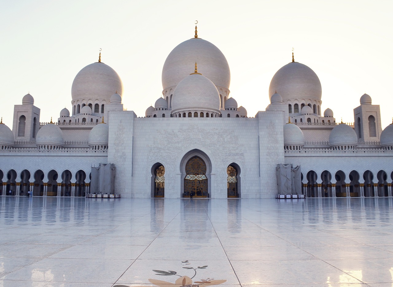 Luxury and Adventure: 3-Day Dubai and Abu Dhabi Experience