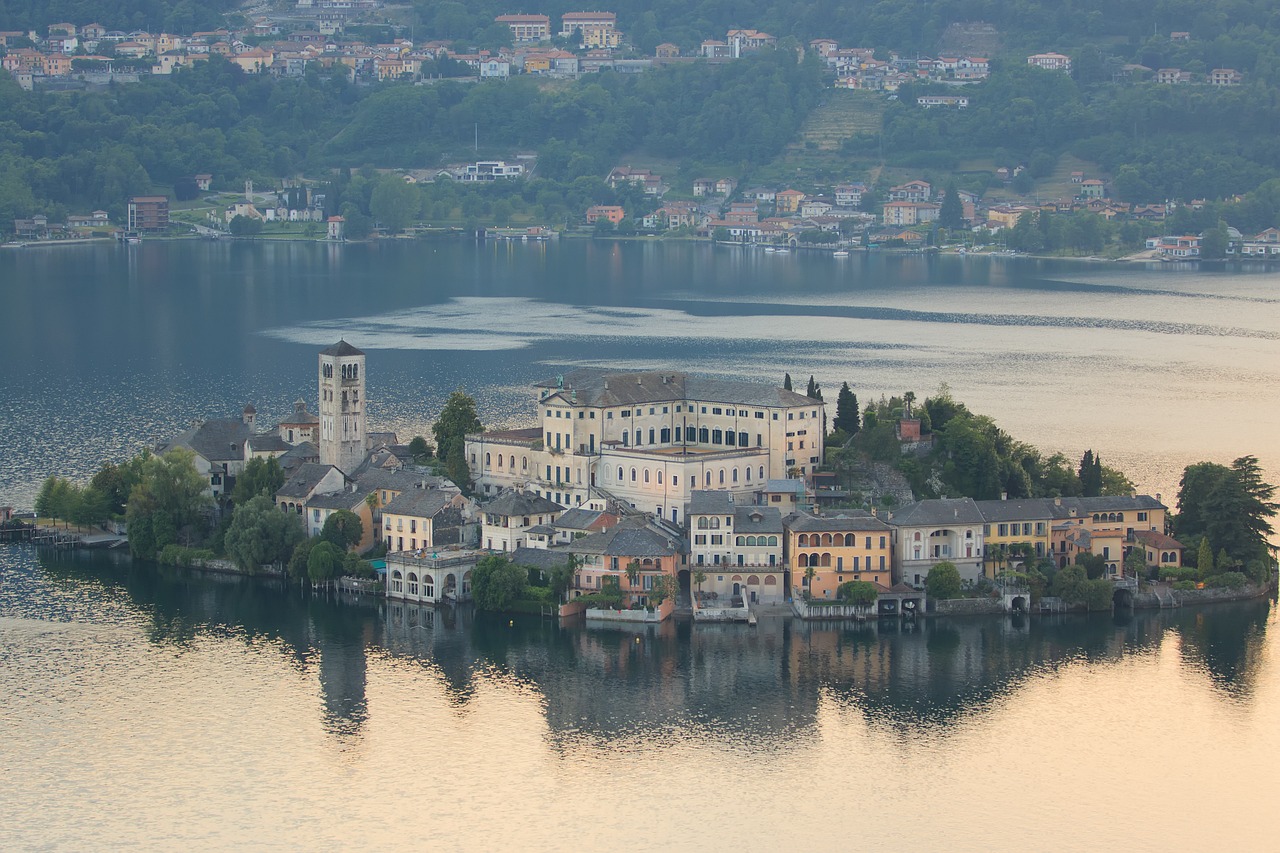 Lake Maggiore and Borromean Islands Delights