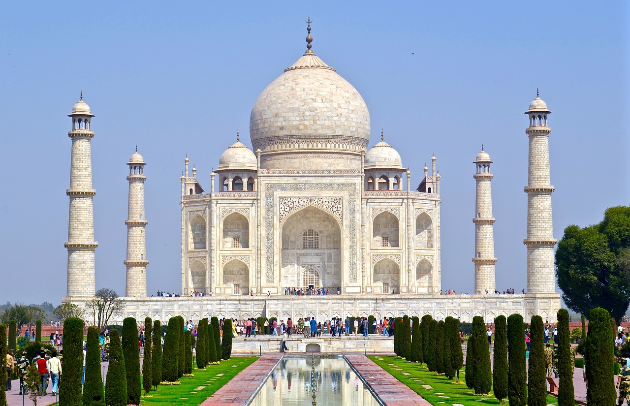 Agra and Vrindavan Day Trip with Taj Mahal and Spiritual Sites