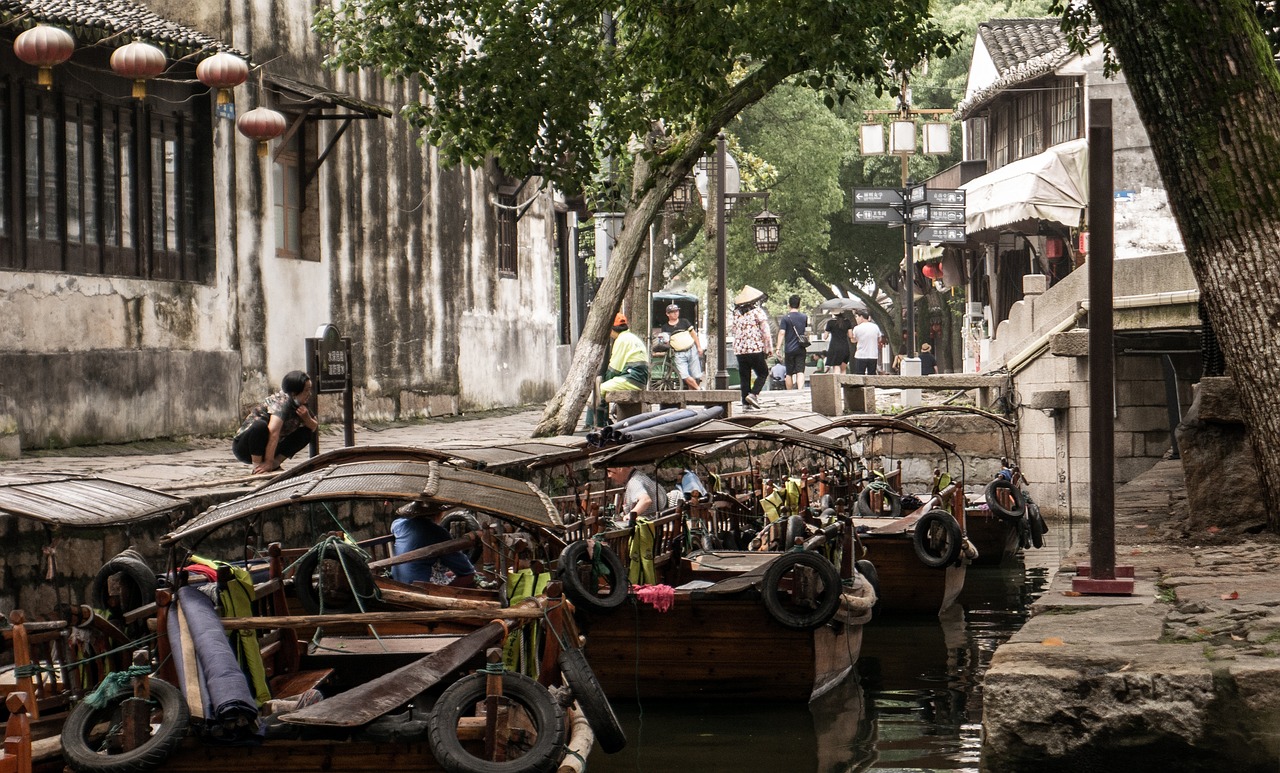 Cultural Delights and Culinary Wonders in Tongli, China