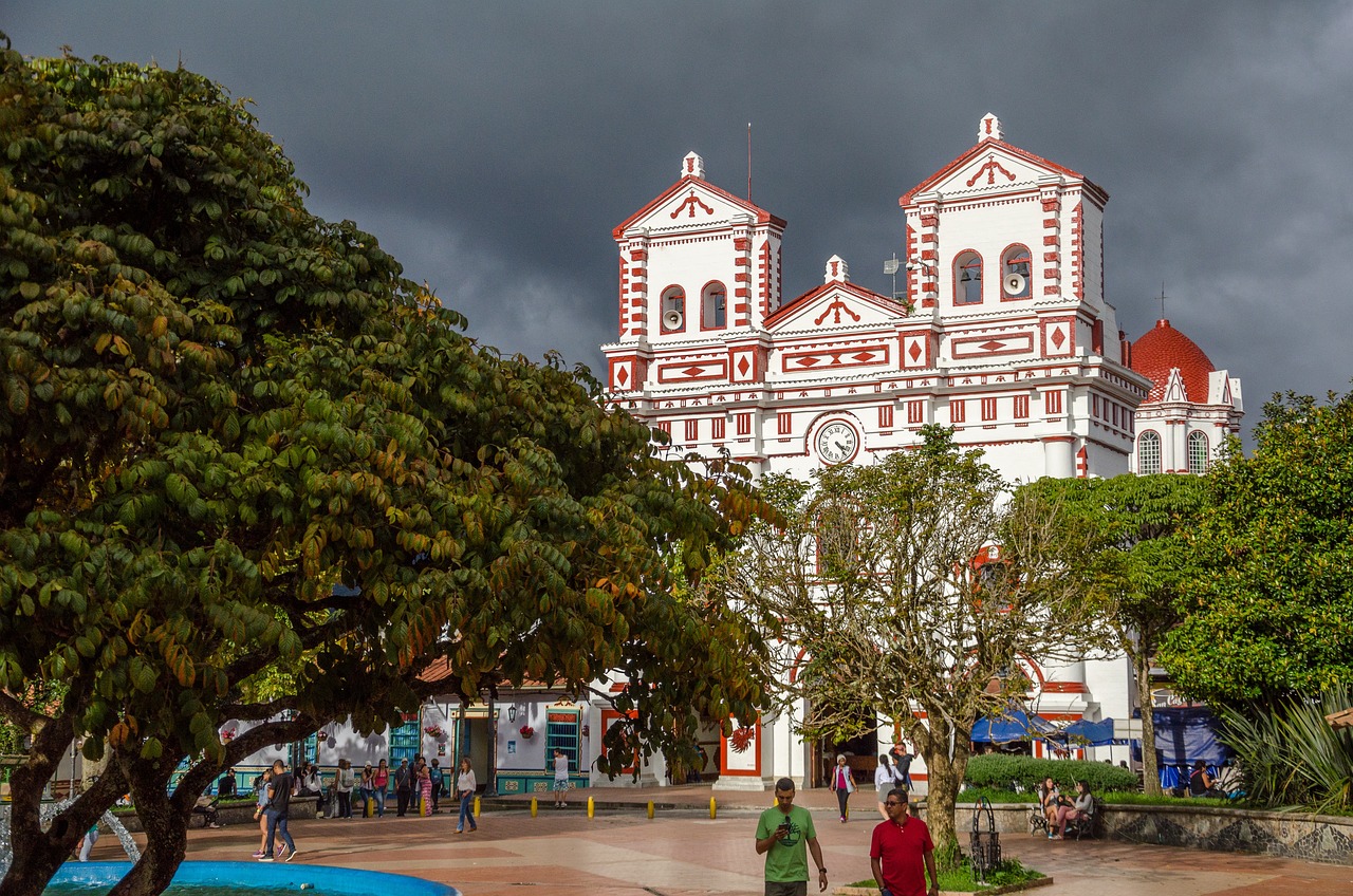 Exploring Guatapé's Natural and Cultural Wonders