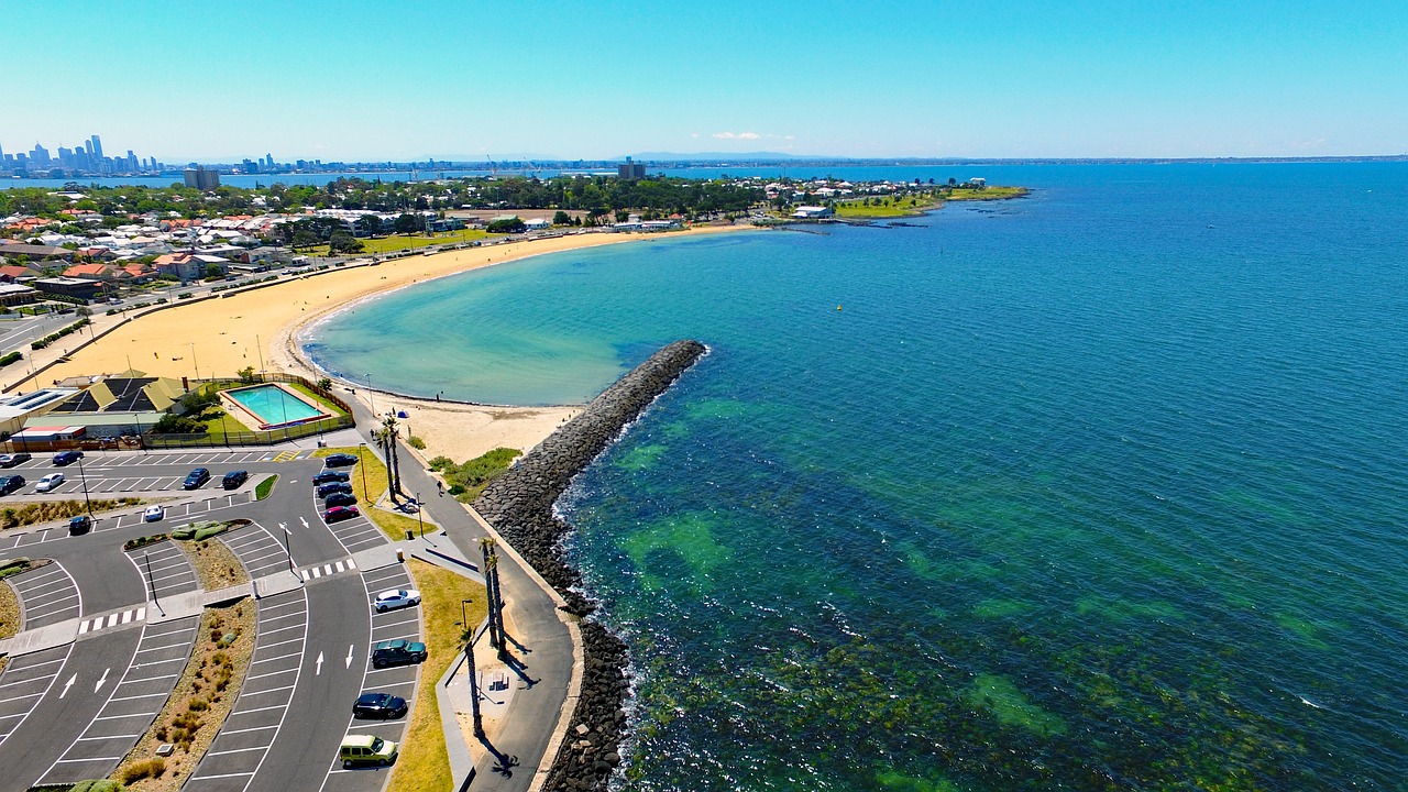 Culinary Delights and Coastal Views in Williamstown