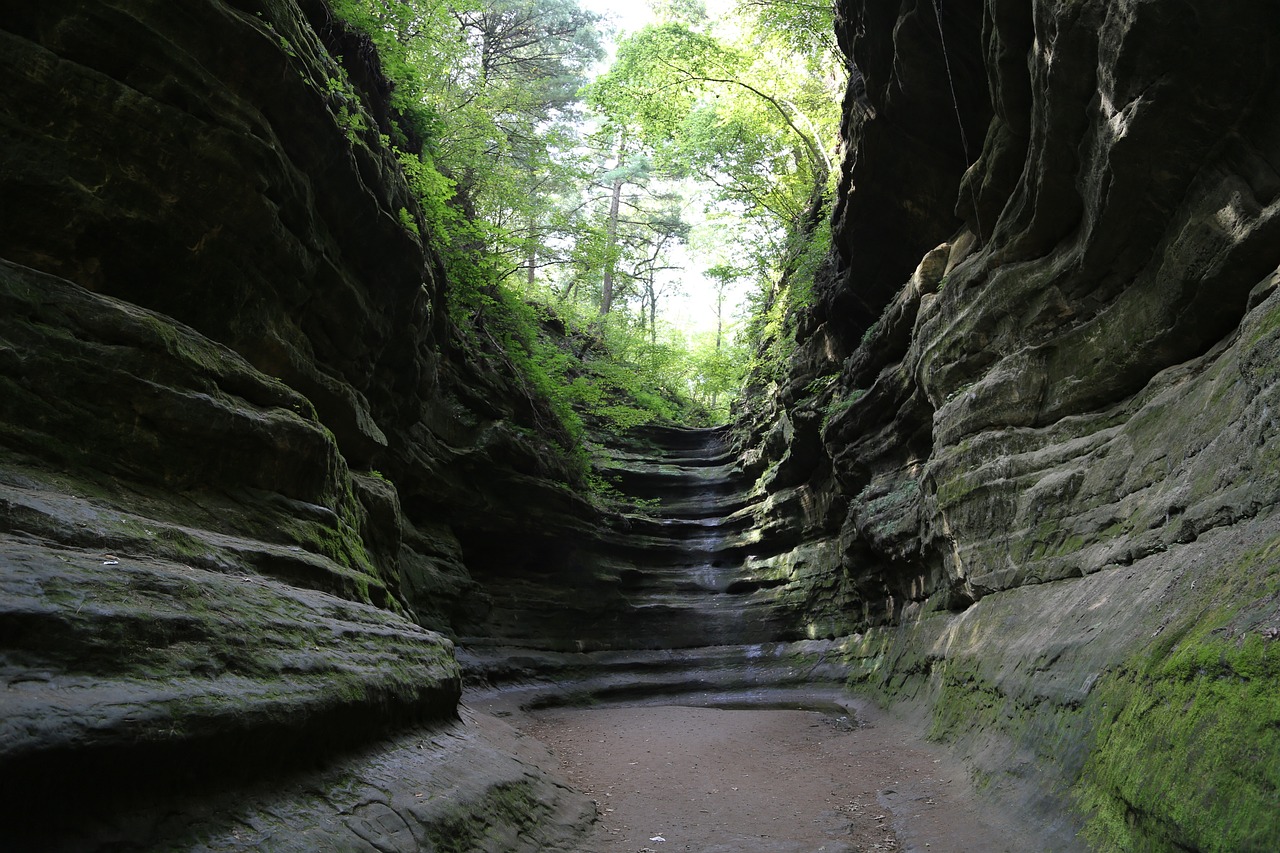 Romantic 3-Day Anniversary Trip to Starved Rock State Park