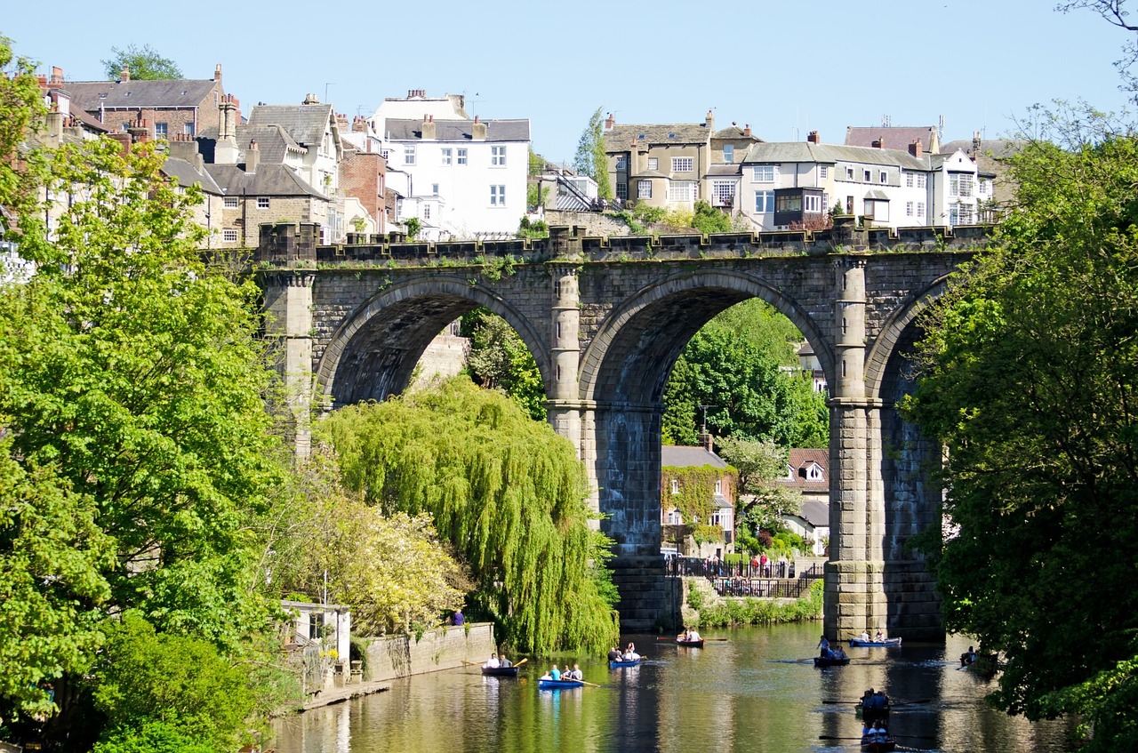 Knaresborough Day Trip with Unique Tours and Local Cuisine