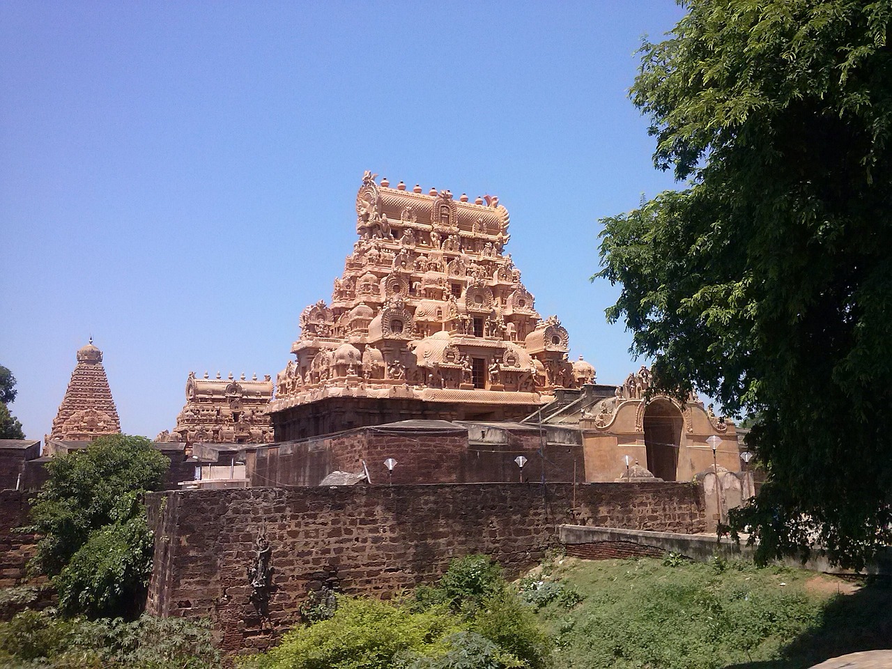 Cultural and Historical Tour of Thirumananjeri, Chidambaram, Thanjavur, and Trichy