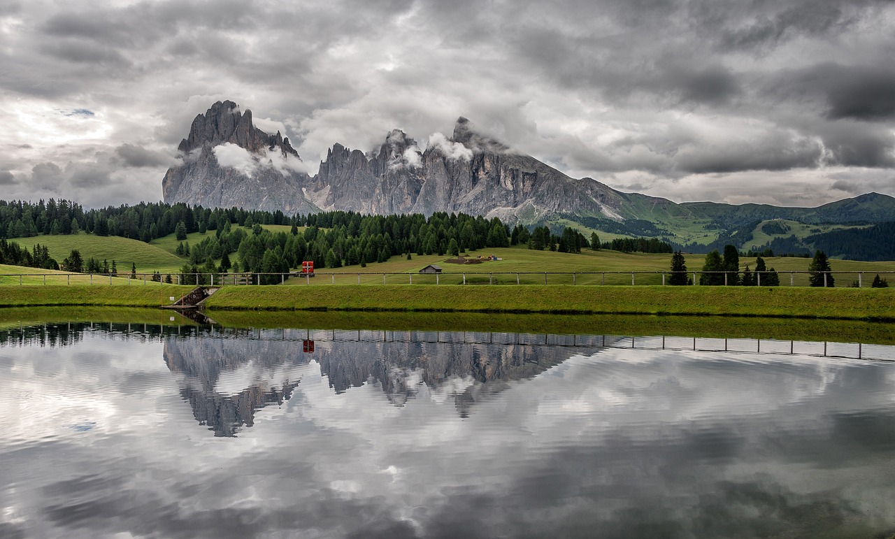 Alpe di Siusi 3-Day Hiking and Photography Itinerary with Val Gardena and Passo Gardena Exploration