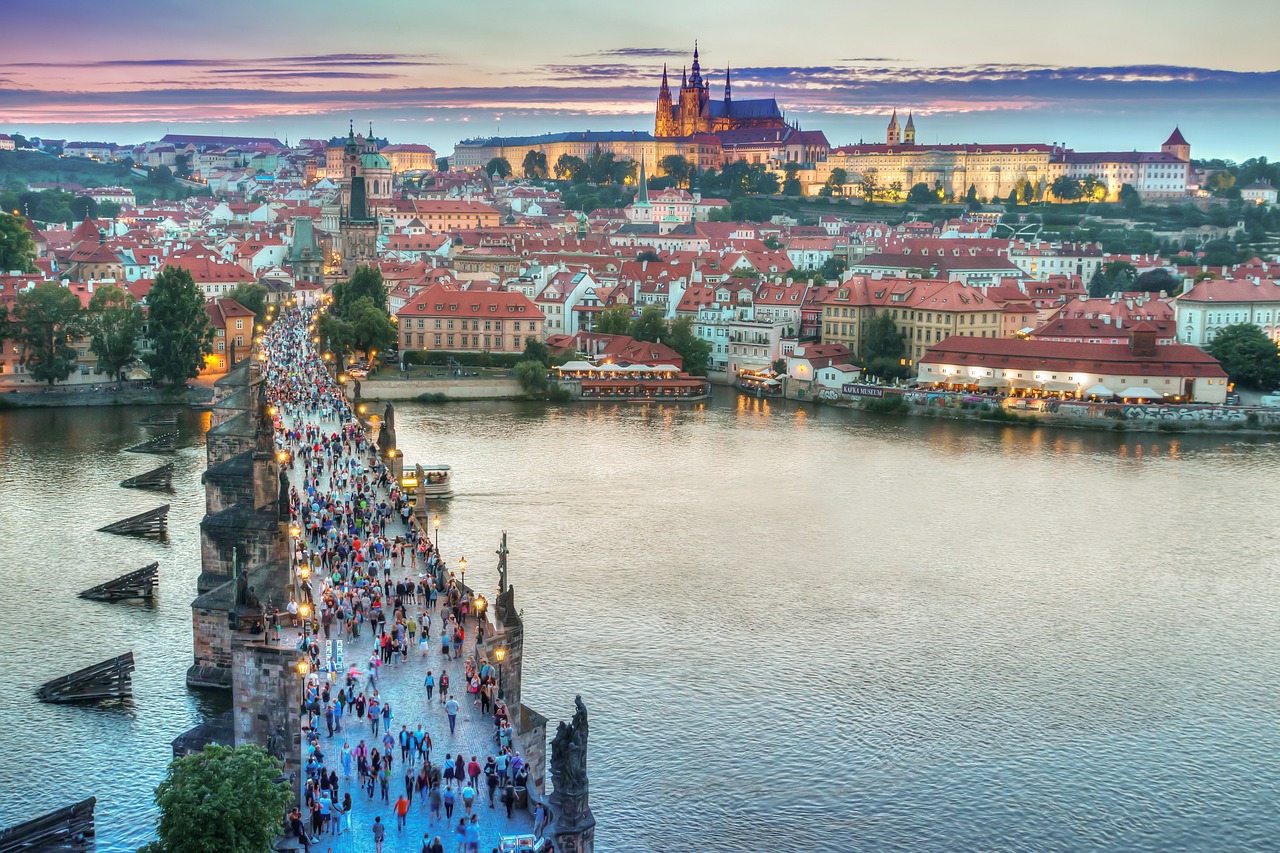 Esperienza Medievale e Crociere Panoramiche a Praga