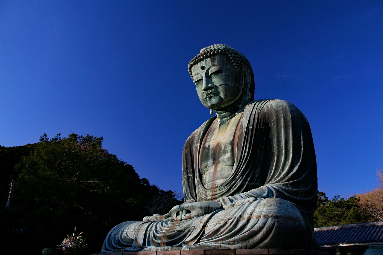 Kamakura Day Trip: Great Buddha, Hase-dera Temple, and Beach Experience