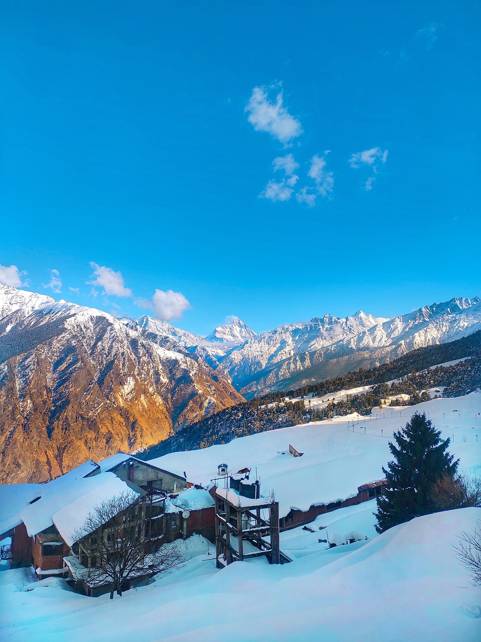 Skiing and Relaxation in Auli: A 4-Day Winter Getaway