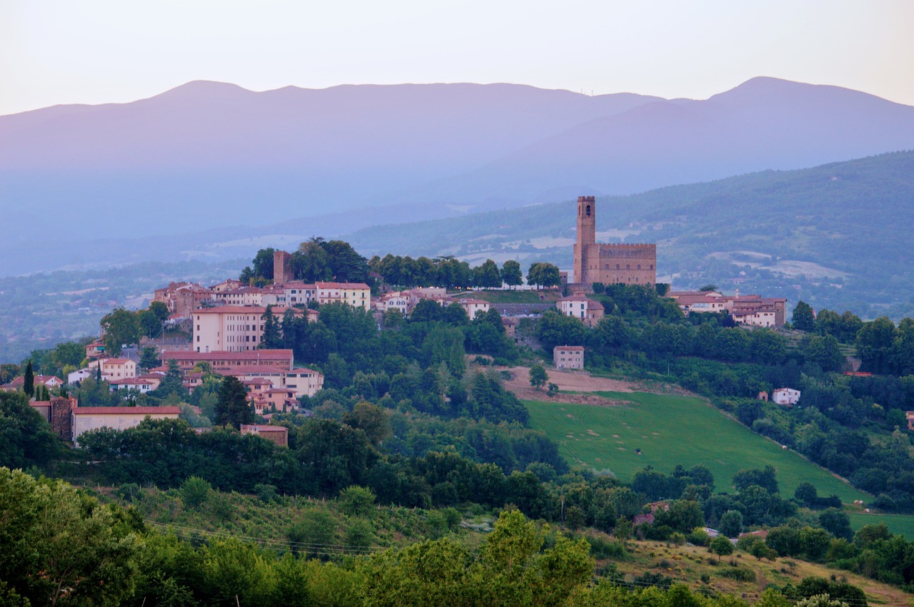 Esperienza di 2 giorni ad Arezzo e Poppi: Tour a Piedi, Degustazioni di Vino e Lezioni di Cucina