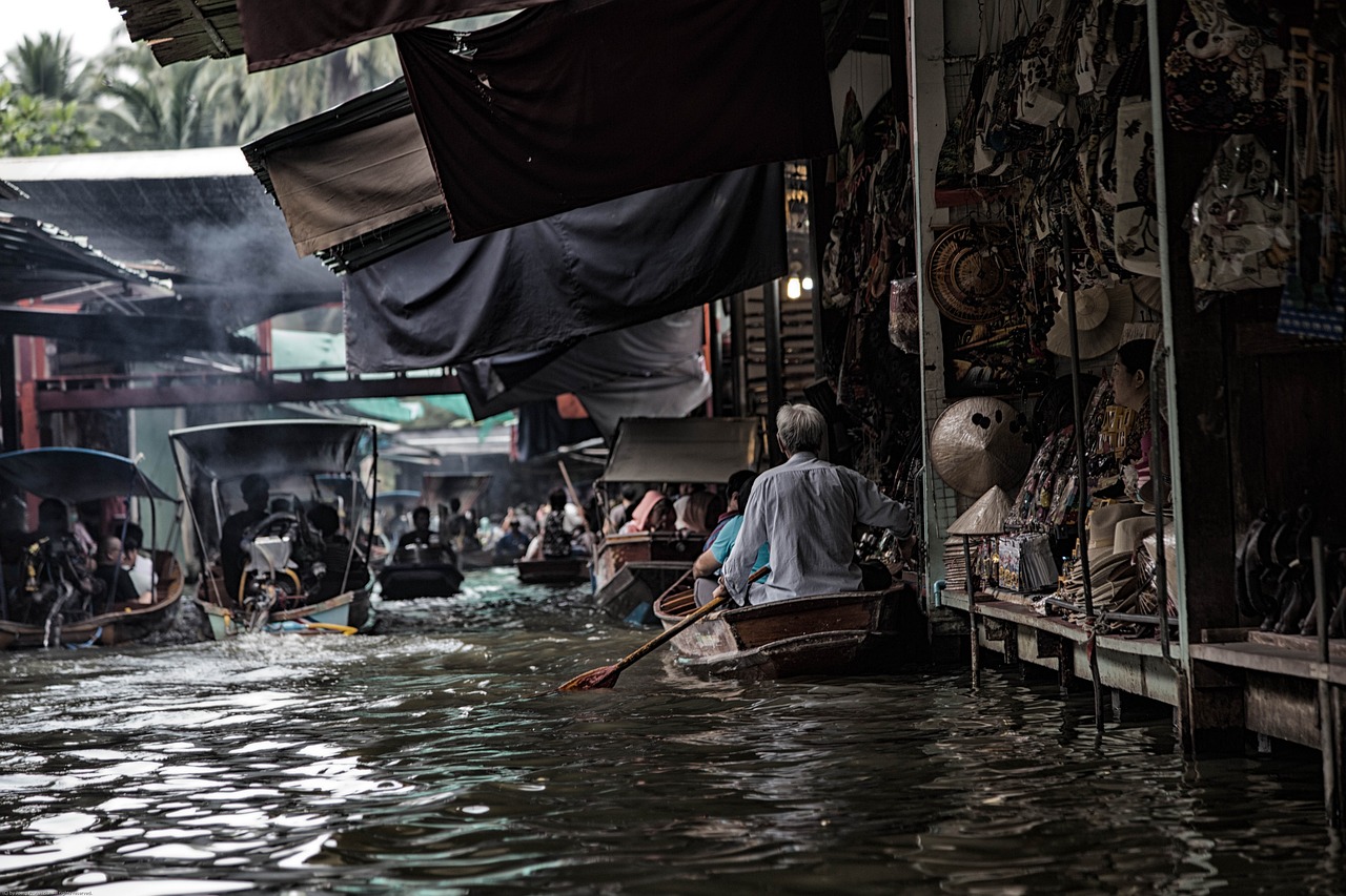 Bangkok and Damnoen Saduak Floating Market in 3 Days