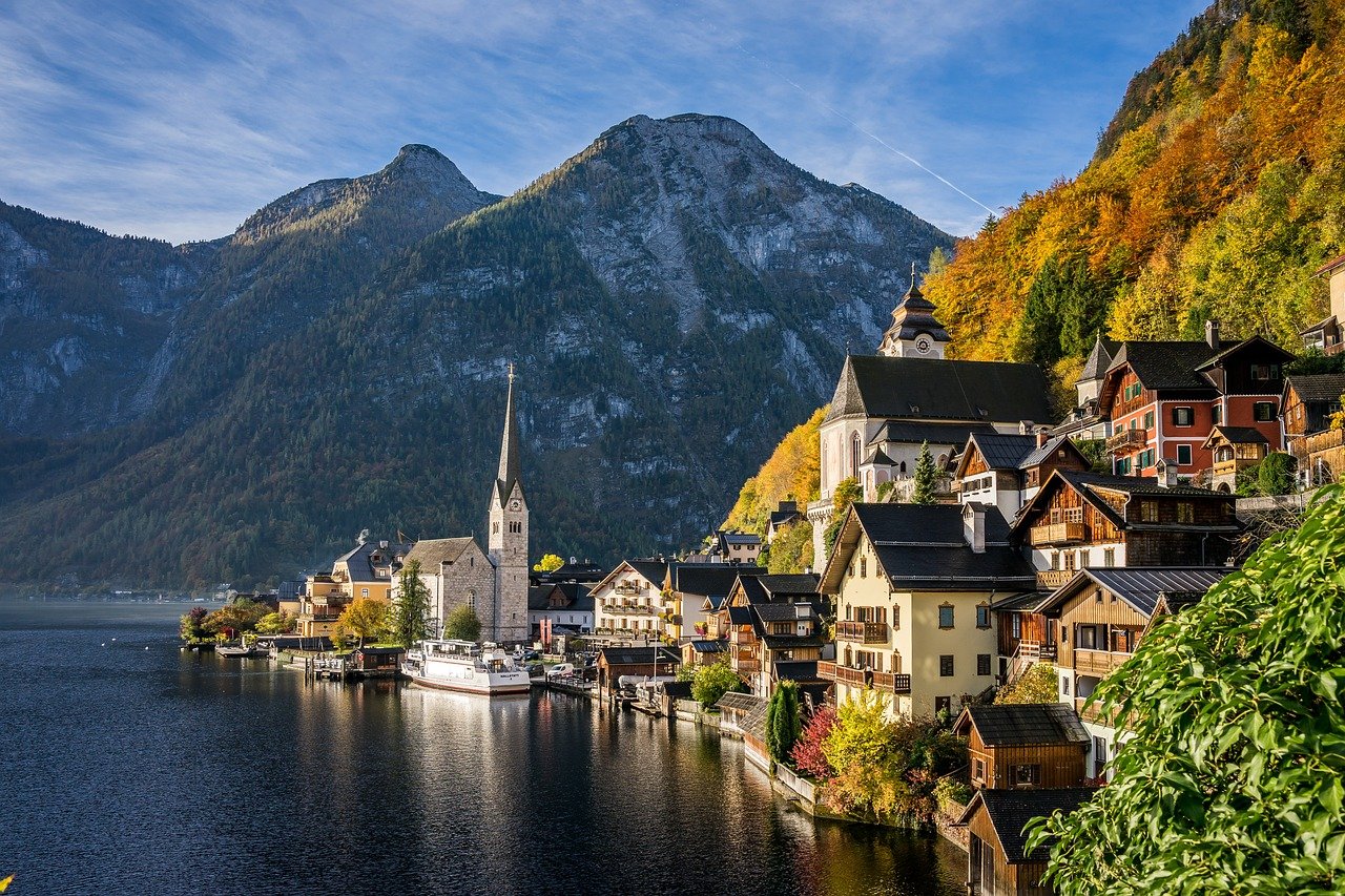 Scenic Hiking and Culinary Delights in Hallstatt