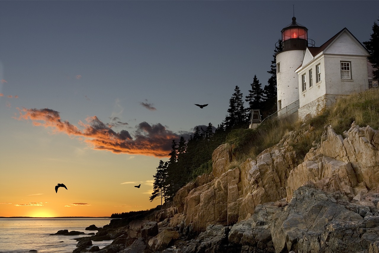 Coastal Maine Adventure: Lighthouses, National Parks & Seafood Delights