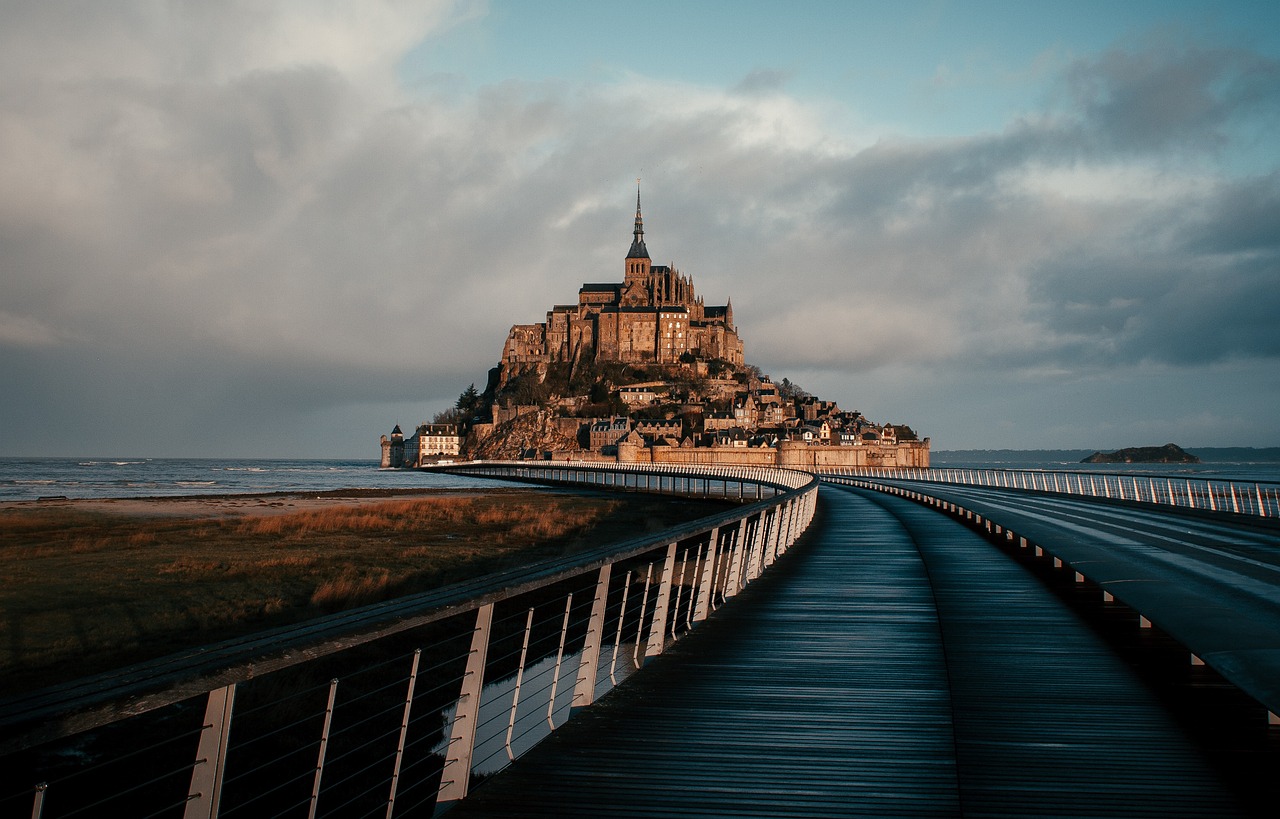 Immersive Day at Mont Saint-Michel: Abbey, Ramparts & Local Cuisine