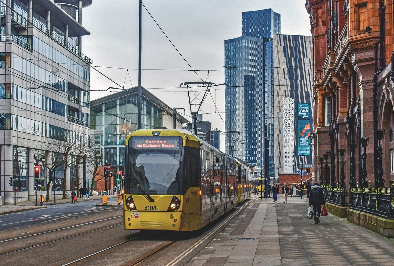 Manchester in a Day: Landmarks, Cuisine, and Shopping