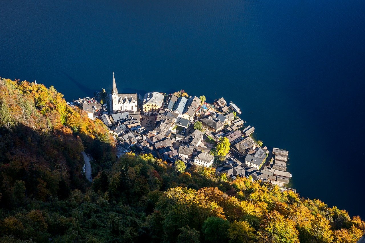 Snowy Mountain Adventure in Hallstatt with Cable Car Ride