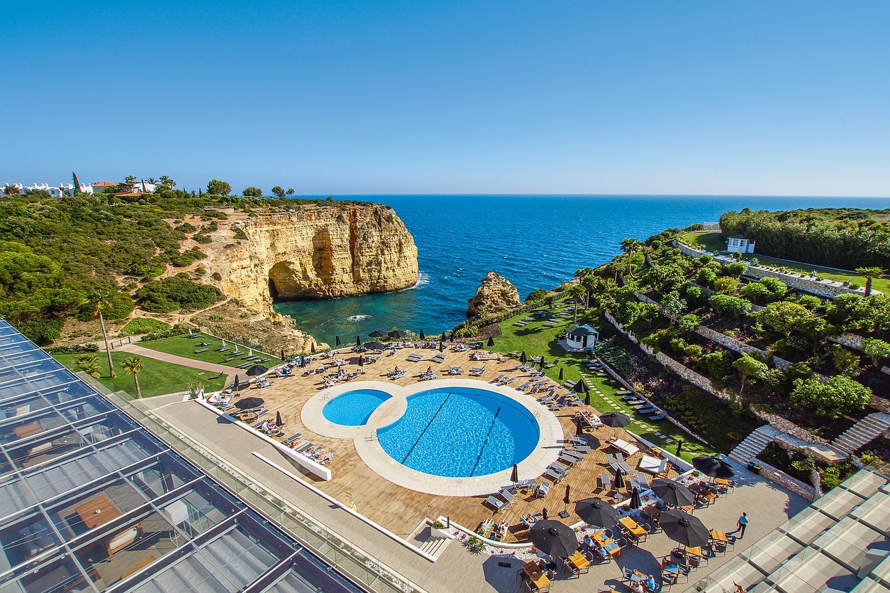 Relaxing Retreat in Carvoeiro: Beach, Spa & Culinary Delights