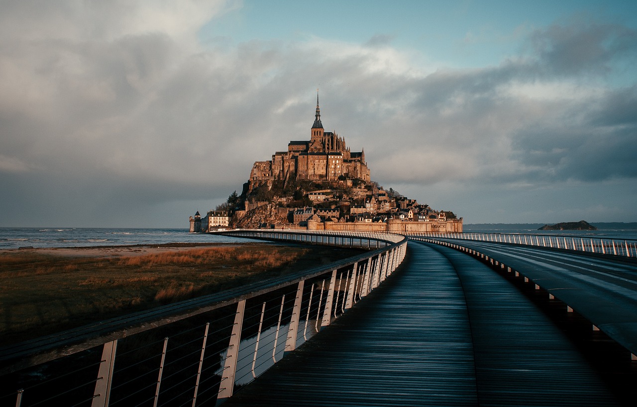 Esplorazione di Mont Saint-Michel e Lyon in 3 Giorni