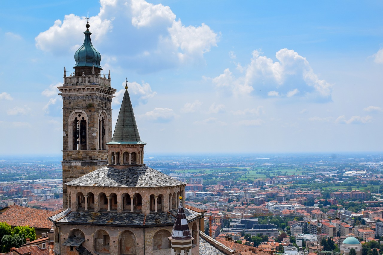 Northern Italy Adventure from Bergamo: Lakes, Cities & Culinary Delights